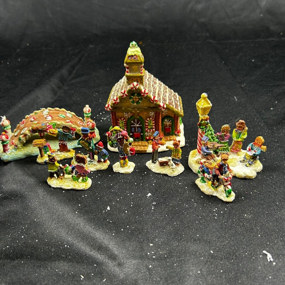 Gingerfrost Lane 2005 Christmas Village Set Gingerbread House Bridge Figurines